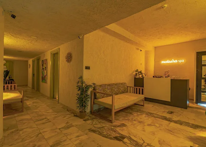 Enki Spinoza Resort Hotel